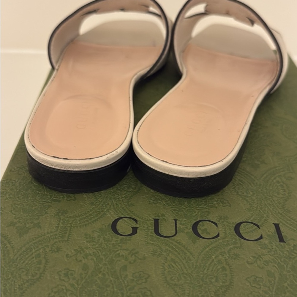 Gucci Women's Black and Cream Sandals